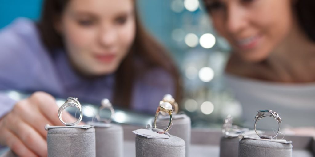 Comment choisir un beau bijoux à offrir