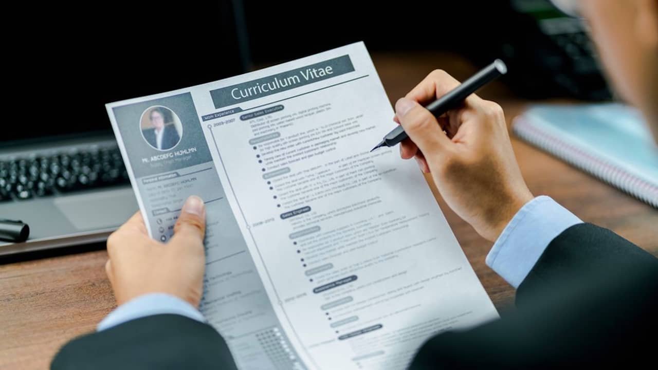 Les étapes simples pour concevoir un CV gratuit et percutant